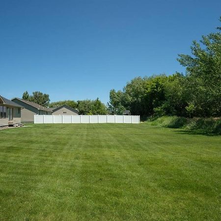 3 Car Garage Full Kitchen Large Backyard Smart Tvs Villa Idaho Falls Exterior photo