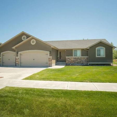 3 Car Garage Full Kitchen Large Backyard Smart Tvs Villa Idaho Falls Exterior photo