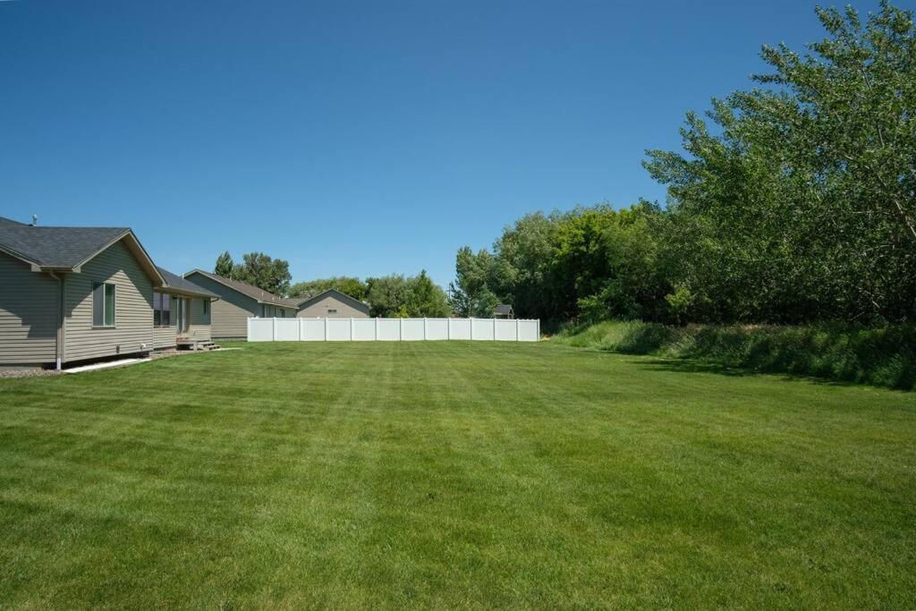 3 Car Garage Full Kitchen Large Backyard Smart Tvs Villa Idaho Falls Exterior photo