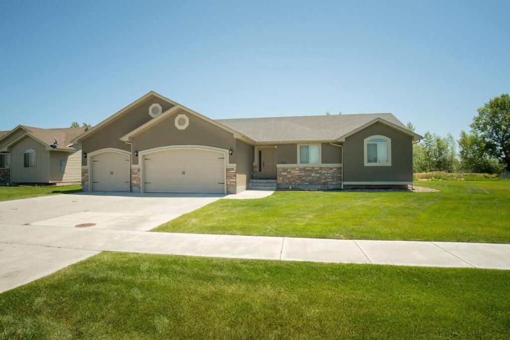 3 Car Garage Full Kitchen Large Backyard Smart Tvs Villa Idaho Falls Exterior photo